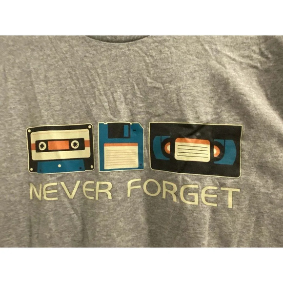 MEN OLD SCHOOL NEVER FORGET GRAPHIC TEE - SIZE MEDIUM - GREAT CONDITION - Picture 2 of 4